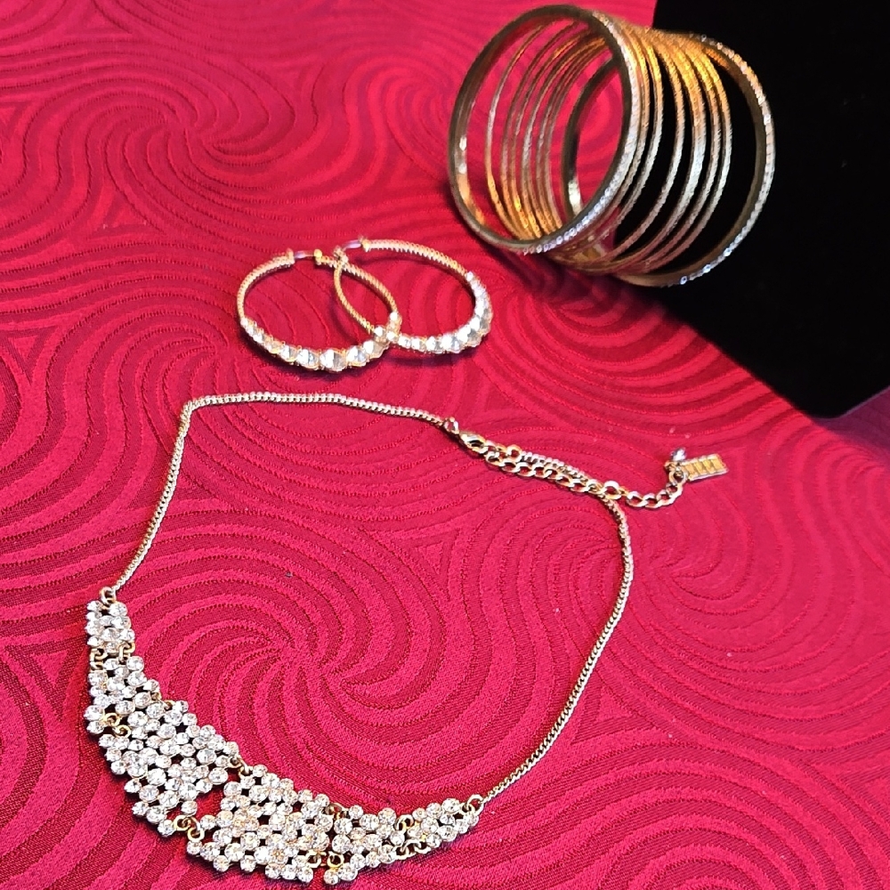 Elegant Gold and rhinedtone Jewelry Set